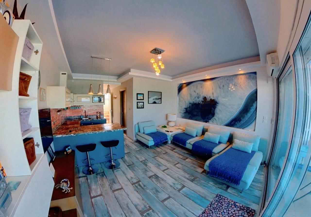 דירה Deluxe Apartment- Sleeps 2 & Private Terrace